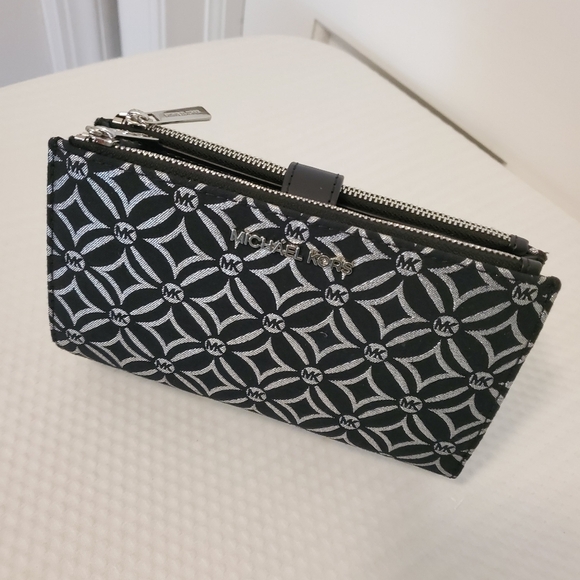 MICHAEL KORS Jet Set Double Zip Cell Phine Wallet Black & Silver - Picture 1 of 10